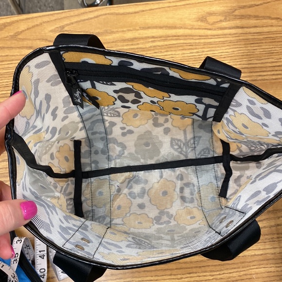 Vera Bradley Mesh Tote in Go Wild Pattern - Picture 3 of 6